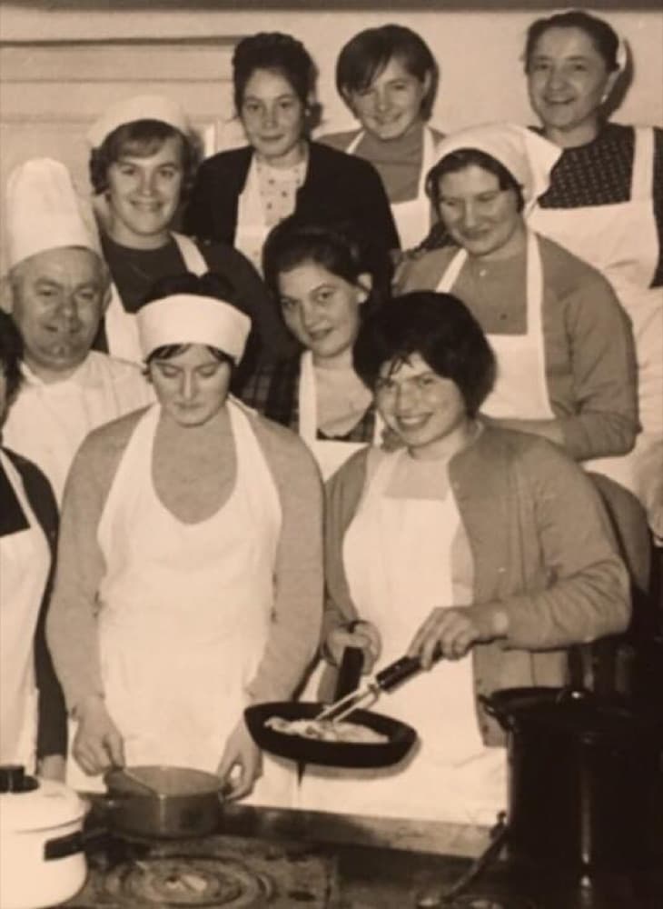 Zgodovinska fotografija kuhinjske ekipe
